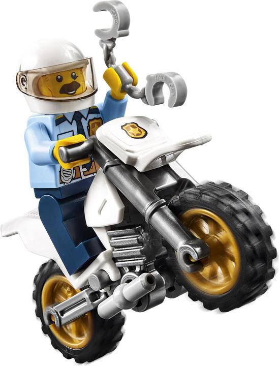 Actual product image LEGO Tow truck on the road (60137, LEGO City)