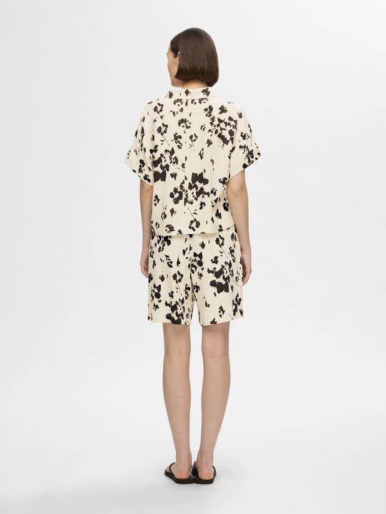 Actual product image Selected Femme Loose fit print shorts (36)