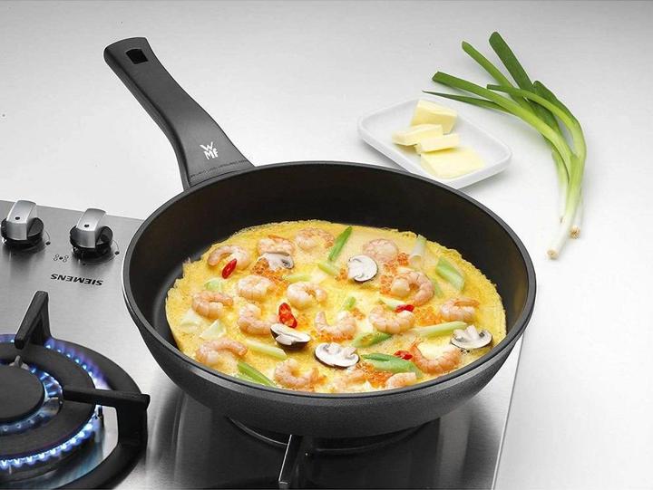 Actual product image WMF Permadur Premium (20 cm, Frying pan, Cast aluminium)
