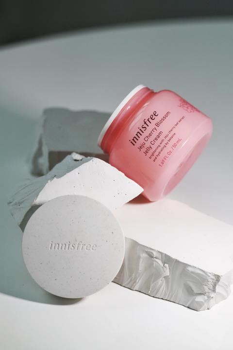 Actual product image Innisfree Jeju Cherry Blossom (50 ml, Face gel)