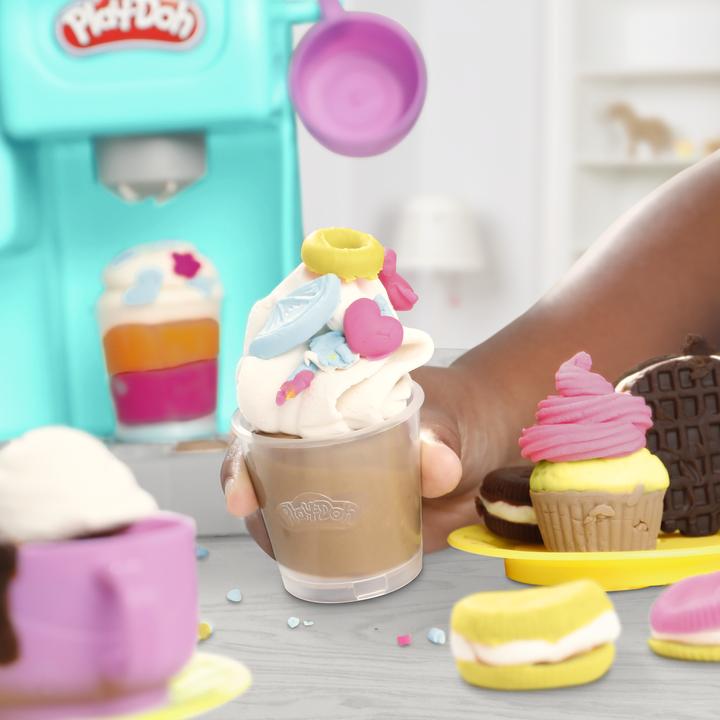 Productafbeelding Play-Doh Kitchen Creations Kneedplezier Café, Café speelset met 20 accessoires en 8 blikken