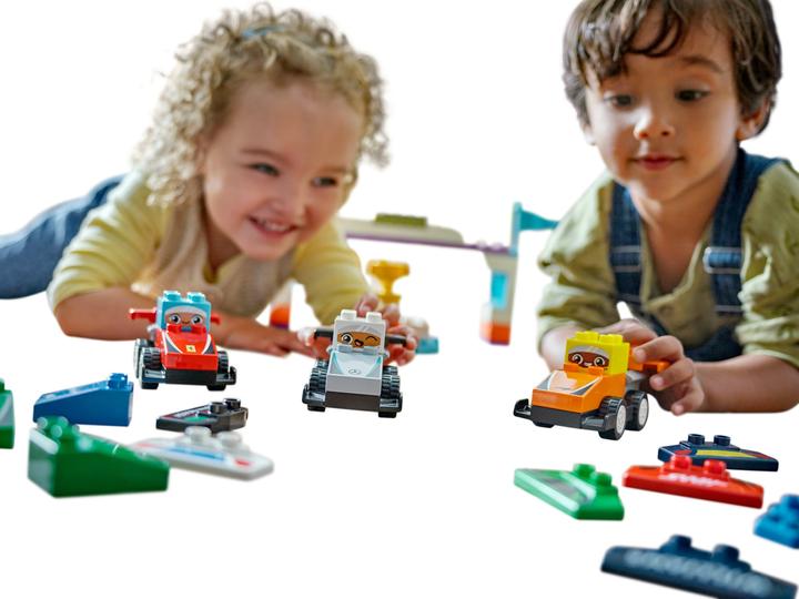 Produktbild LEGO F1 Team Rennautos mit Rennfahrern (10445)