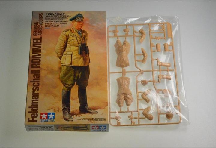 Image du produit Tamiya 1:16 WWII Figurine de marche Rommel Afrique