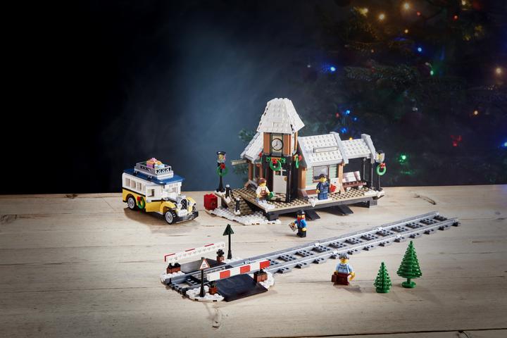 Actual product image LEGO Winter station (10259, LEGO Creator Expert)