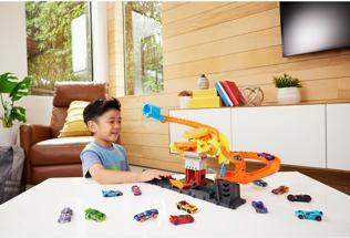 Actual product image Hot Wheels City Cobra Slam Pizza Attack