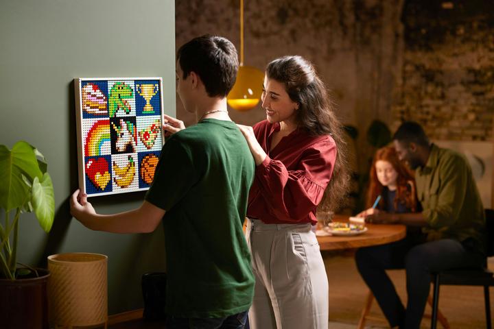 Image du produit LEGO Projet artistique commun (21226, LEGO difficiles à trouver)