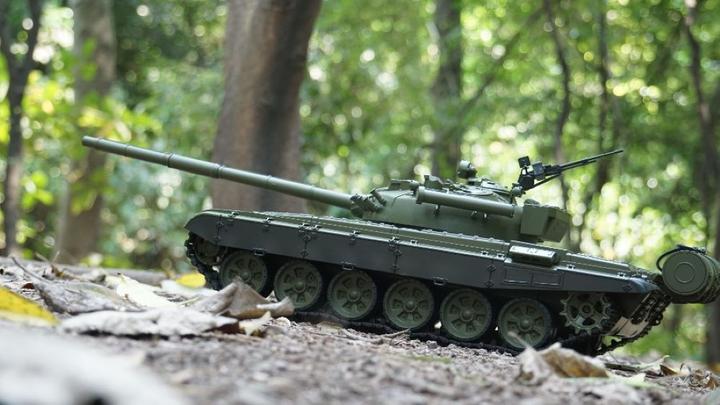 Immagine prodotto Es-toys Carro armato Heng Long RC Russo T-72 (RTR pronto all'uso)