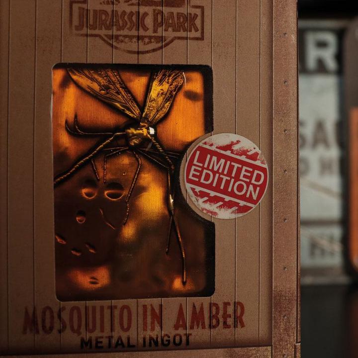 Actual product image Fanattik Jurassic Park: Mosquito in Amber - Limited Edition