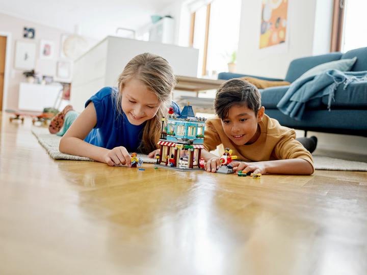 Actual product image LEGO Toy store in the town house (31105, LEGO Creator Expert)