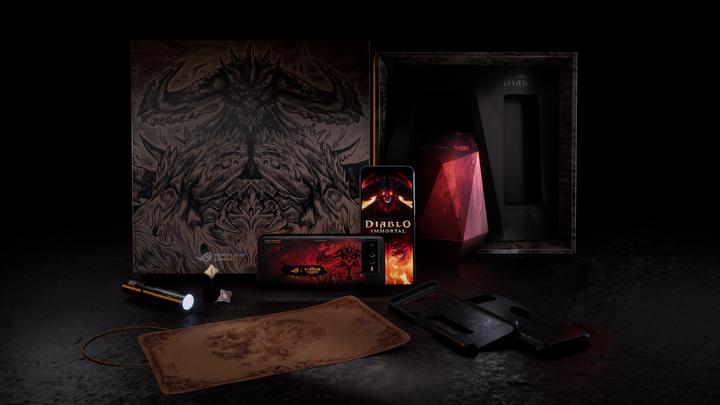 Productafbeelding ASUS ROG Phone 6 Edizione Diablo Immortal (512 GB, Diablo Onsterfelijke Editie, 6.78", Dubbele SIM, 50 Mpx, 5G)