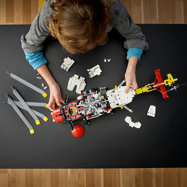 Actual product image LEGO Airbus H175 rescue helicopter (42145, LEGO Technic)