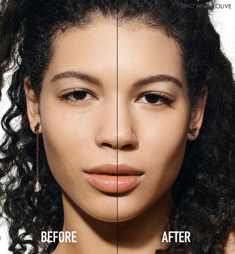 Actual product image Dior Forever Skin Glow 24H Radiant Foundation (2WO Warm Olive)