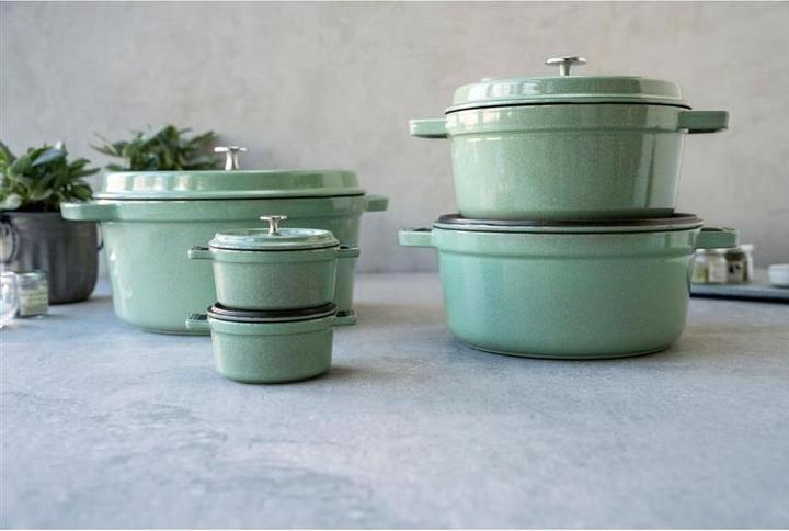 Produktbild Staub Cocotte 26 cm, rund, Salbei, Gusseisen (26 cm, Bräter + Schmortopf, Gusseisen)