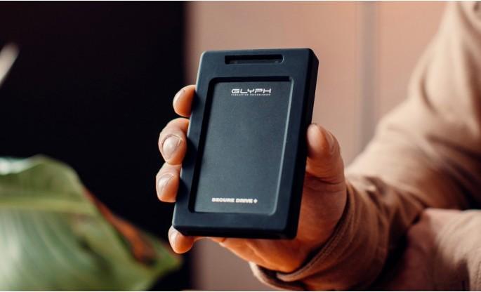 Produktbild Glyph SecureDrive+ Bluetooth, 1TB Encrypted HDD Drive with Bluetooth, Bus-powered, USB 3.2 Gen1, USB-C & T (1 TB)