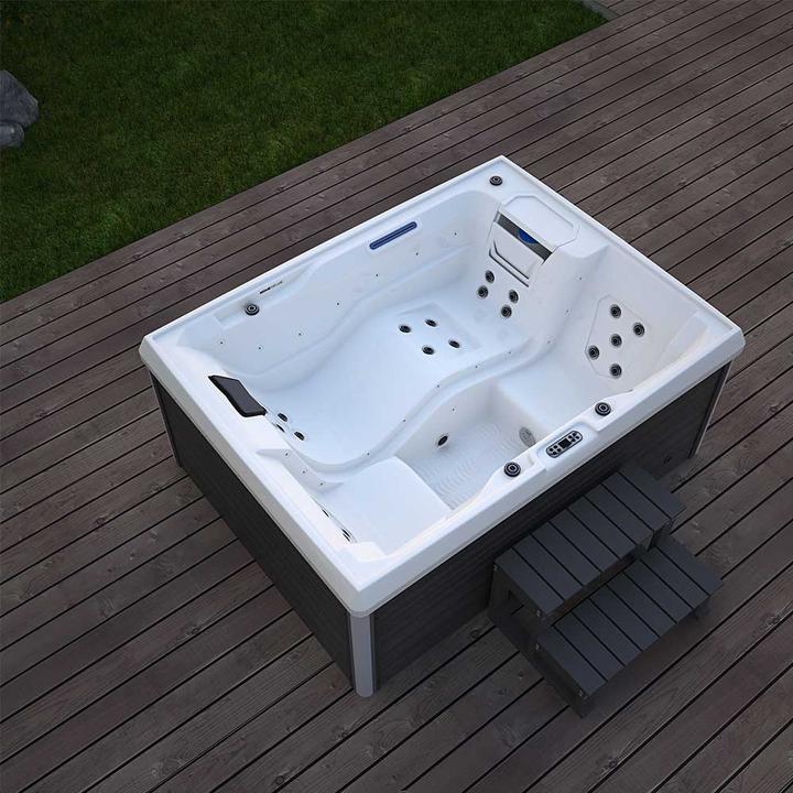 Produktbild Home Deluxe Outdoor Whirlpool HOME-STAR, 24 Massagedüsen LED, Treppe und Thermoabdeckung, 3 Personen (3 Pers.)