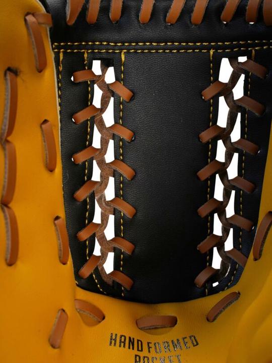 Actual product image Brett Junior baseball glove - left (10")