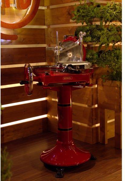 Berkel Volano P15 rot/gold Aufschnittmaschine
