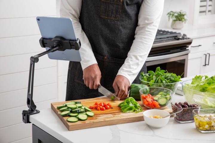 Actual product image TwelveSouth HoverBar with Snap