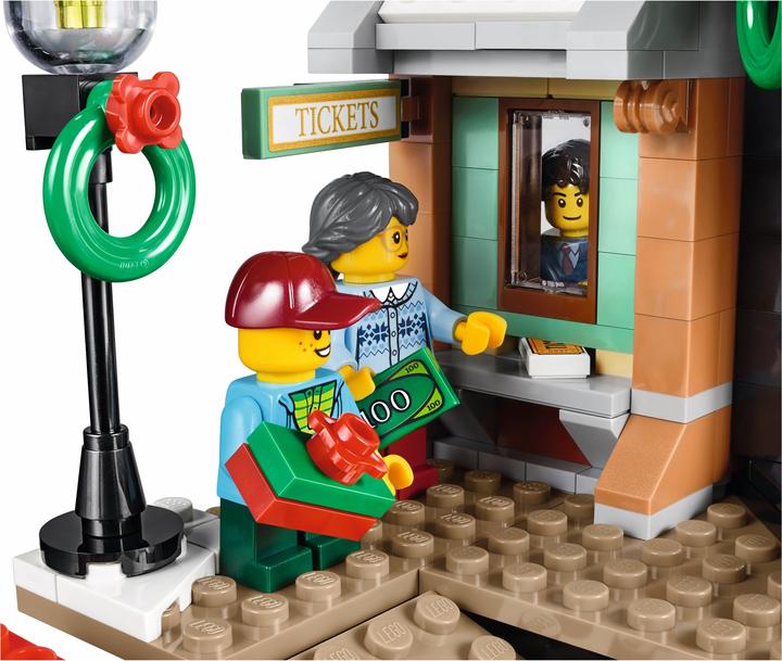 Actual product image LEGO Winter station (10259, LEGO Creator Expert)