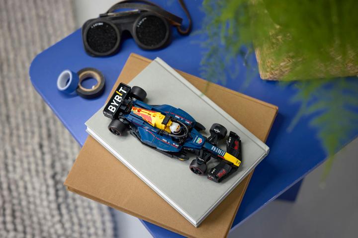 Actual product image LEGO Oracle Red Bull Racing RB20 F1 Rennauto (77243, LEGO Speed Champions)