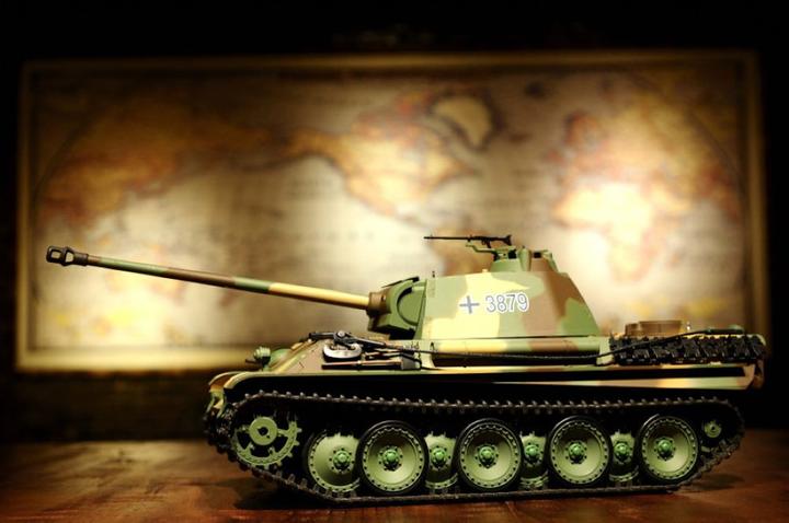 Actual product image Es-toys Heng Long RC Tank Panther G 1:16 pro (RTR Ready-to-Run)