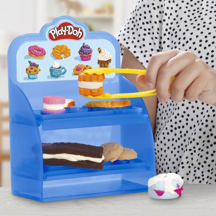 Productafbeelding Play-Doh Kitchen Creations Kneedplezier Café, Café speelset met 20 accessoires en 8 blikken