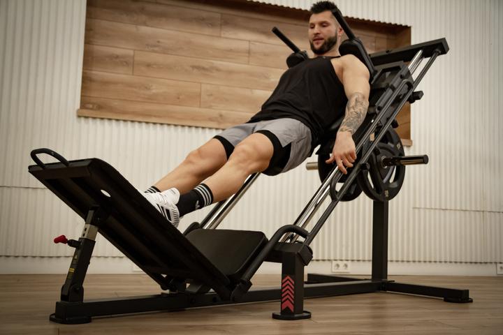 BH Fitness HACK SQUAT / LEG PRESS 45º