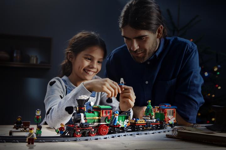 Produktbild LEGO Creator Festlicher Weihnachtszug (10254, LEGO Creator Expert)