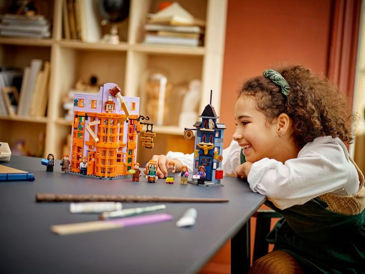 Actual product image LEGO Harry Potter De Wegisweg: De Tovertweelings Topfopshop 2in1 Set - 76422 (76422, LEGO Harry Potter)