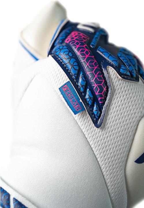 Actual product image Reusch Football Attrakt Evolution (8)