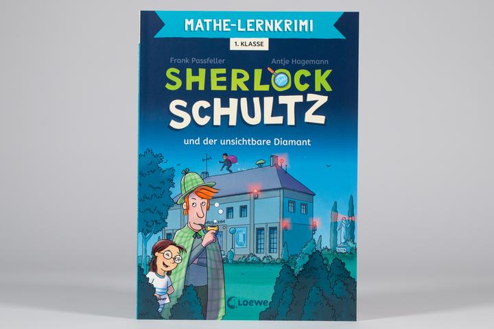 Image du produit Loewe Mathe-Lernkrimi - Sherlock Schultz und der unsichtbare Diamant (Allemand, Frank Passfeller, Loewe Apprendre et deviner, Antje Hagemann, 2024)