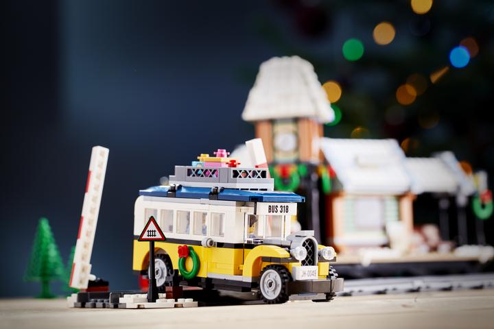 Actual product image LEGO Winter station (10259, LEGO Creator Expert)