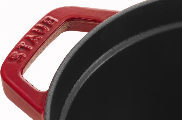 Actual product image Staub Roaster oval cherry red (23 cm, Casserole + Stewpot, Cast iron, Enamel)