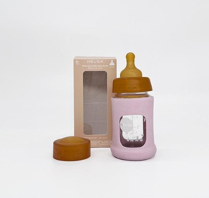 Produktbild Hevea Babyfläschchen aus Glas m. Kautschukmantel / weiter Hals (150 ml) / Powder Pink (150 ml)