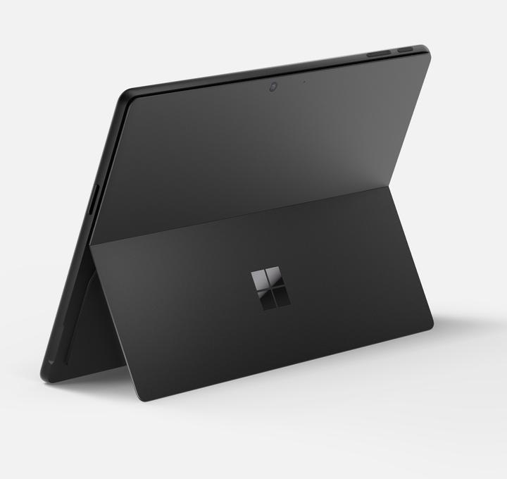 Produktbild Microsoft Surface Pro – Copilot+ PC (mit Netzteil) – 11. Edition (13", Snapdragon X Elite X1E-80-100, 16 GB, 512 GB, Ohne Tastaturlayout)