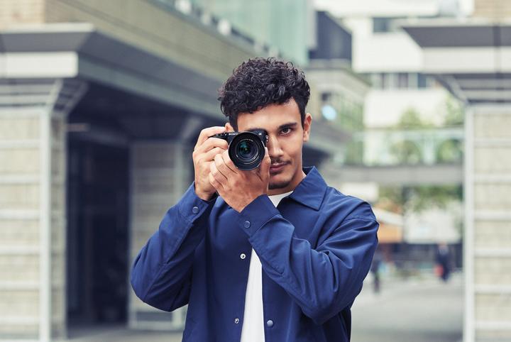 Immagine prodotto Sony Alpha 6400 Kit (18 - 135 mm, 24.20 Mpx, APS-C / DX)