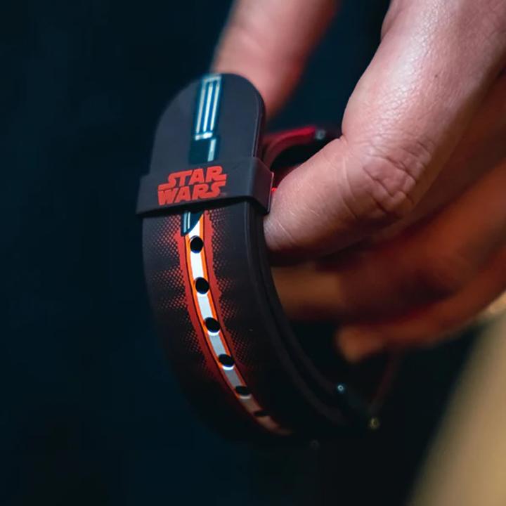Immagine prodotto Moby Fox Bracciale Smartwatch Star Wars Darth Vader Lightsaber 22 mm (22 mm, Silicone, Acciaio inossidabile)