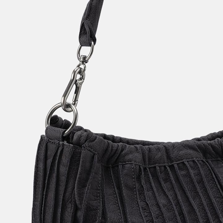 Actual product image FredsBruder Say Hello Schultertasche Leder 33 cm
