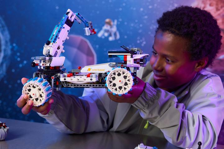 Actual product image LEGO 42211 Confidential (42211, LEGO Technic)