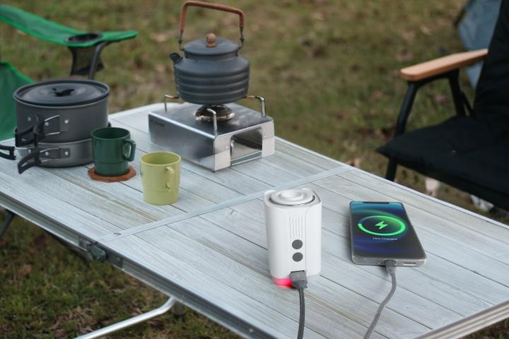 Image du produit Technaxx Mini pompe à air à batterie avec lampe LED