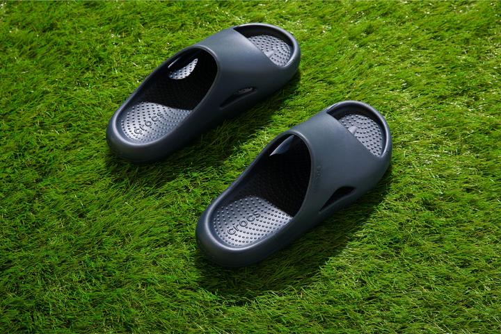 Actual product image Crocs Mellow Recovery Slide (45)