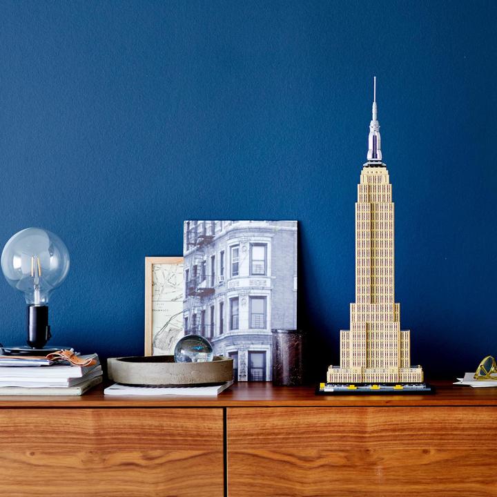 Actual product image LEGO Empire State Building (21046, LEGO Architecture)