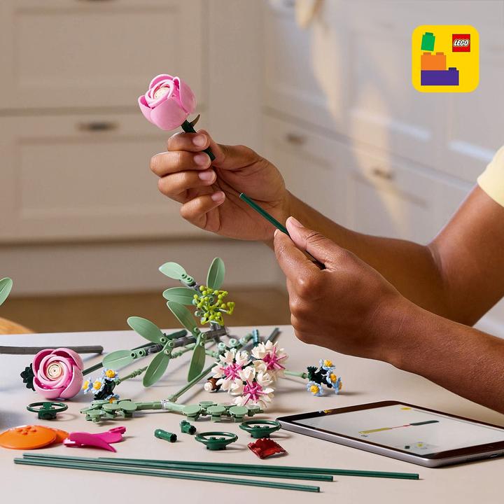 Actual product image LEGO Schöner Rosafarbener Blumenstrauss (10342, LEGO Icons, LEGO Botanical)