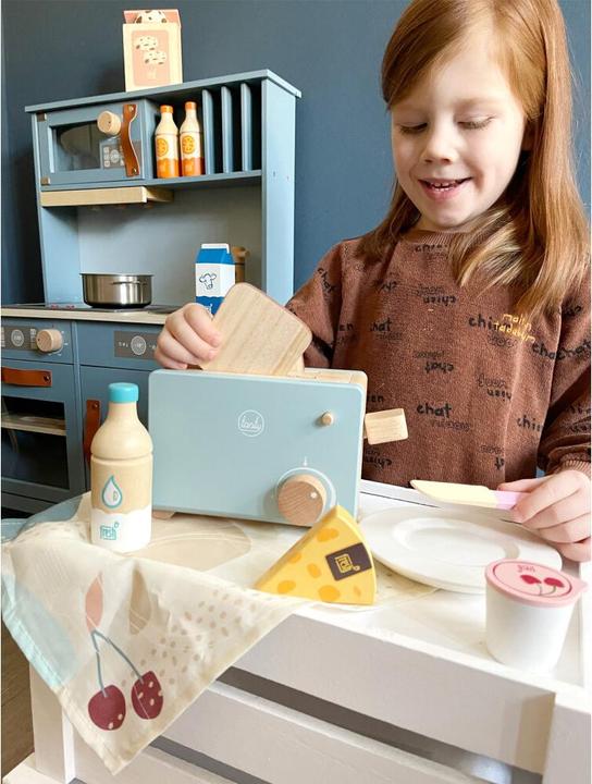 Actual product image small foot Toaster set tasty