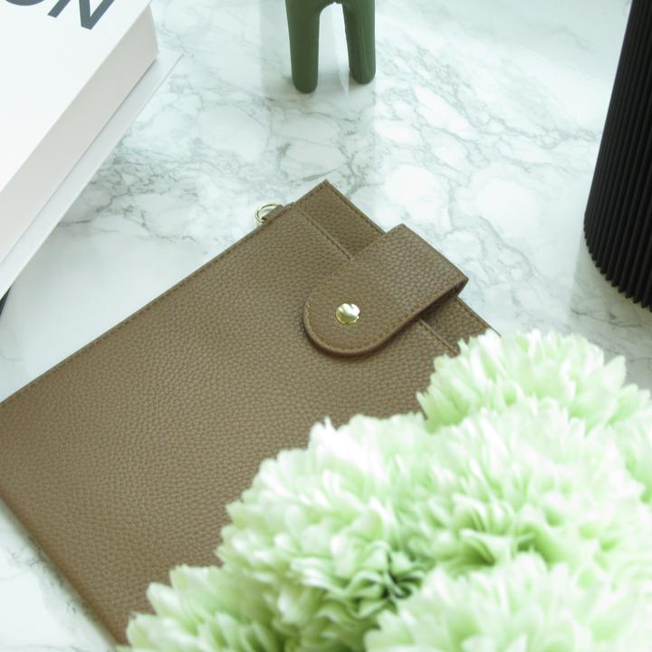 Produktbild PhoneLook Elegante universelle Smartphone Umhängetasche aus veganem Leder inkl. Umhängegurt aus Leder (vegan) (Samsung Galaxy S24 Ultra)