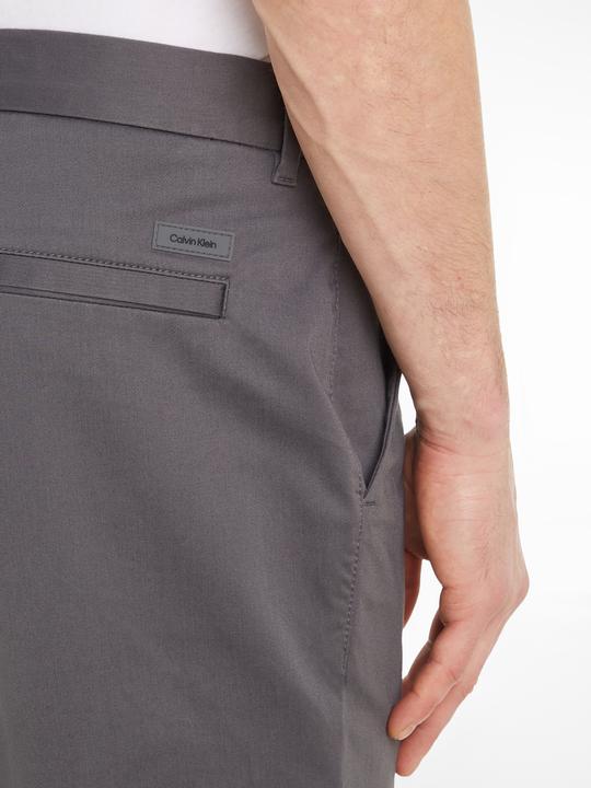 Image du produit Calvin Klein Chino slim en satin extensible (W33/L32)