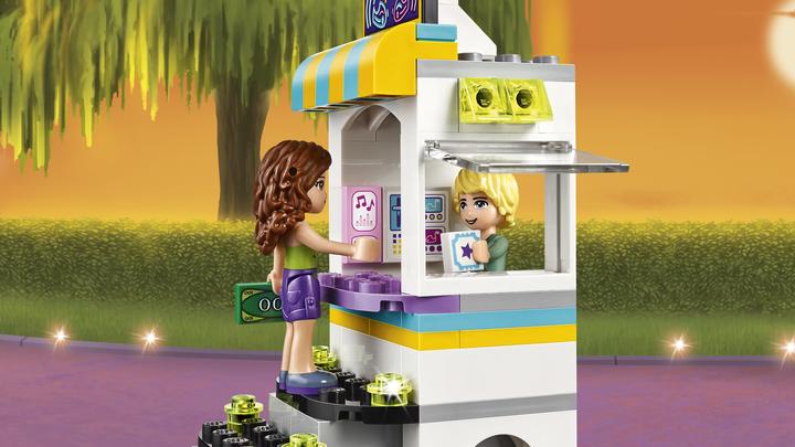 Image du produit LEGO Autos-tamponneuses Friends dans un parc d'attractions (41133, LEGO Friends)