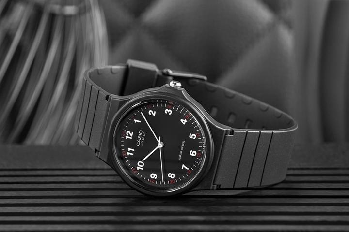 Actual product image Casio MQ24-7B2 (Analogue wristwatch, 34 mm)