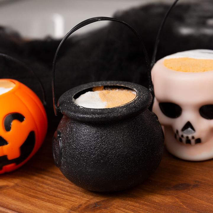 Actual product image Accentra HAPPY HALLOWEEN bath stain in plastic bowl in kettle shape, 110g, fragrance: orange, colour: (Bath bombs)