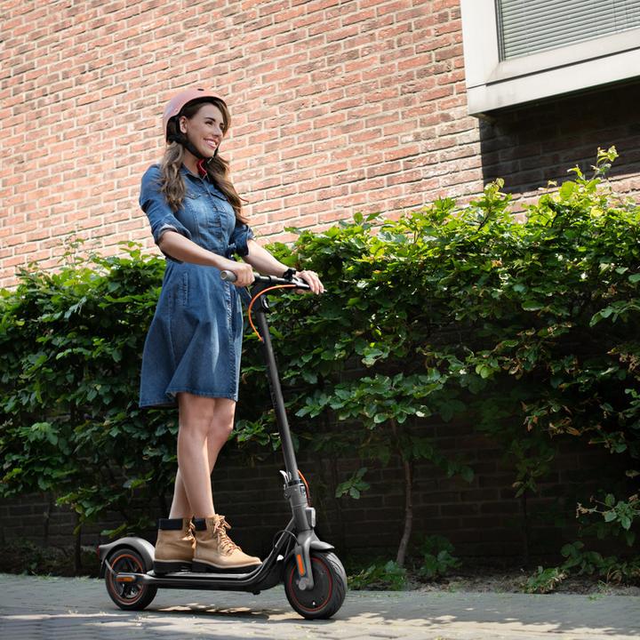 Productafbeelding Segway-Ninebot KickScooter F40D II van Segway (20 km/h, 40 km, 350 W)